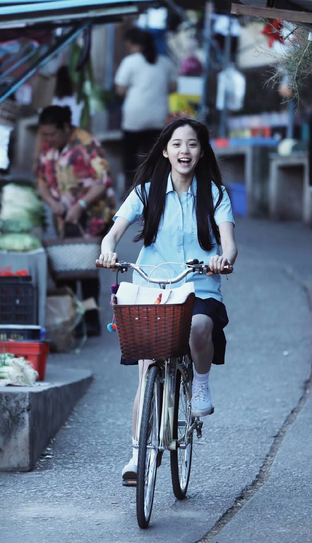 好运姐的励志之旅，拥抱自信与成就感的魔法之旅，学习变化的力量展现于每一天