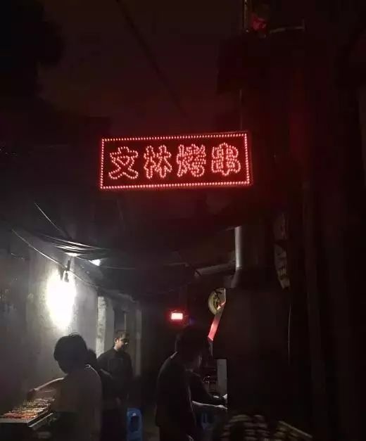 探秘小巷深处的病毒守护者，特色小店背后的病毒防治故事